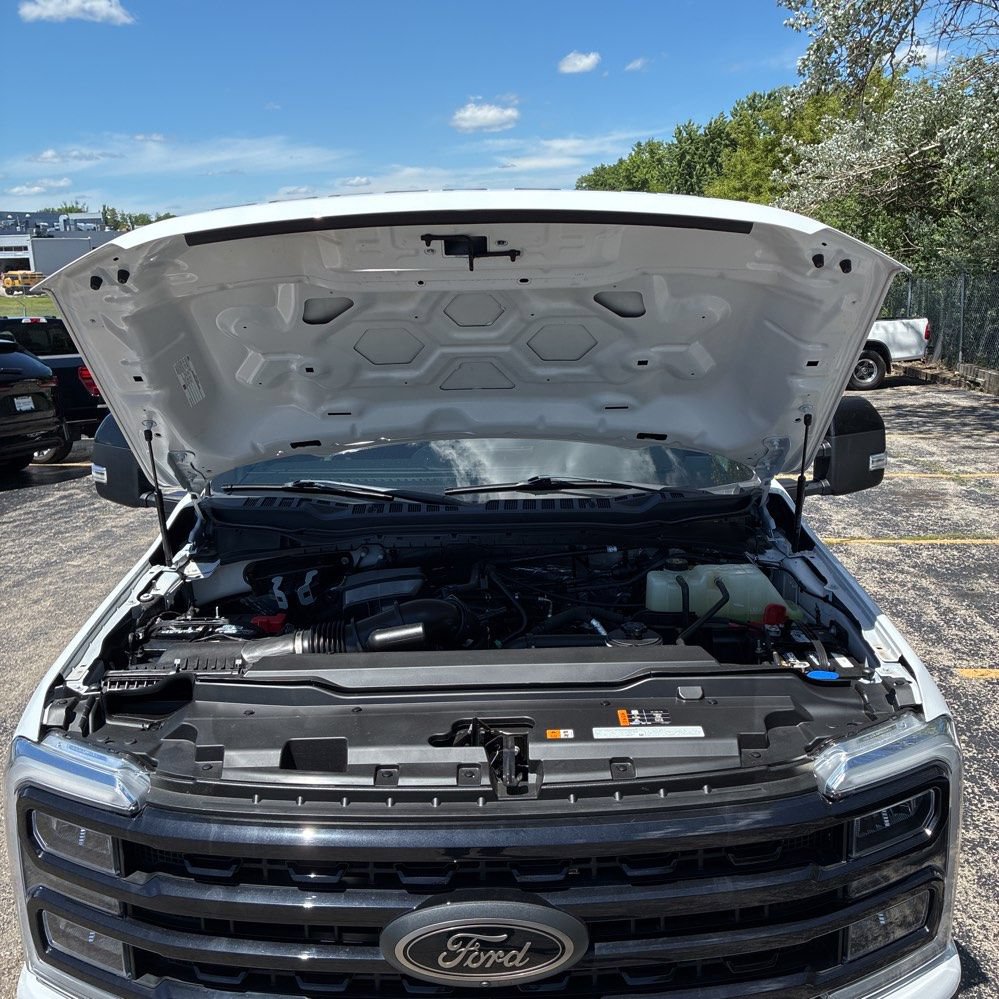 Used 2023 Ford F250 Lariat w/ Black Appearance Package AWD/4WD image 4