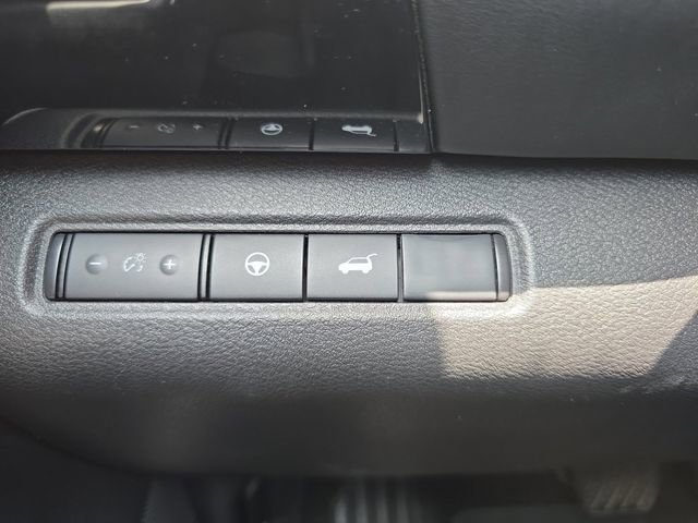Used 2025 Nissan Pathfinder SV FWD image 10