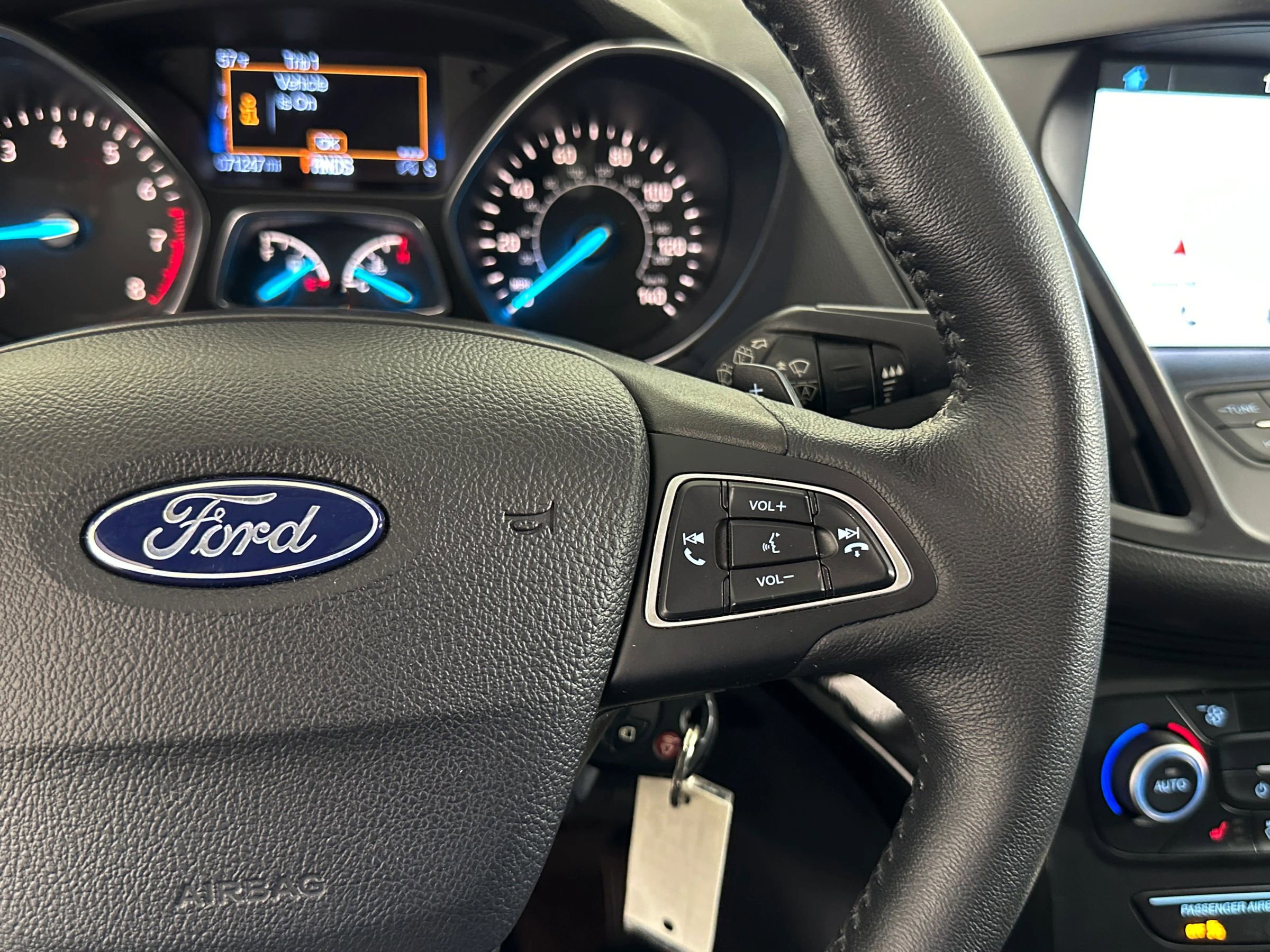 Used 2018 Ford Escape SE w/ Ford Safe & Smart Package AWD/4WD image 24