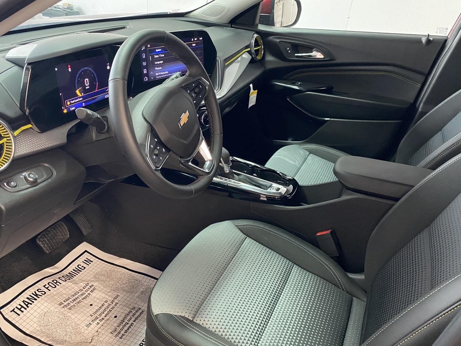 Used 2025 Chevrolet Trax LT w/ Driver Confidence Package FWD image 19