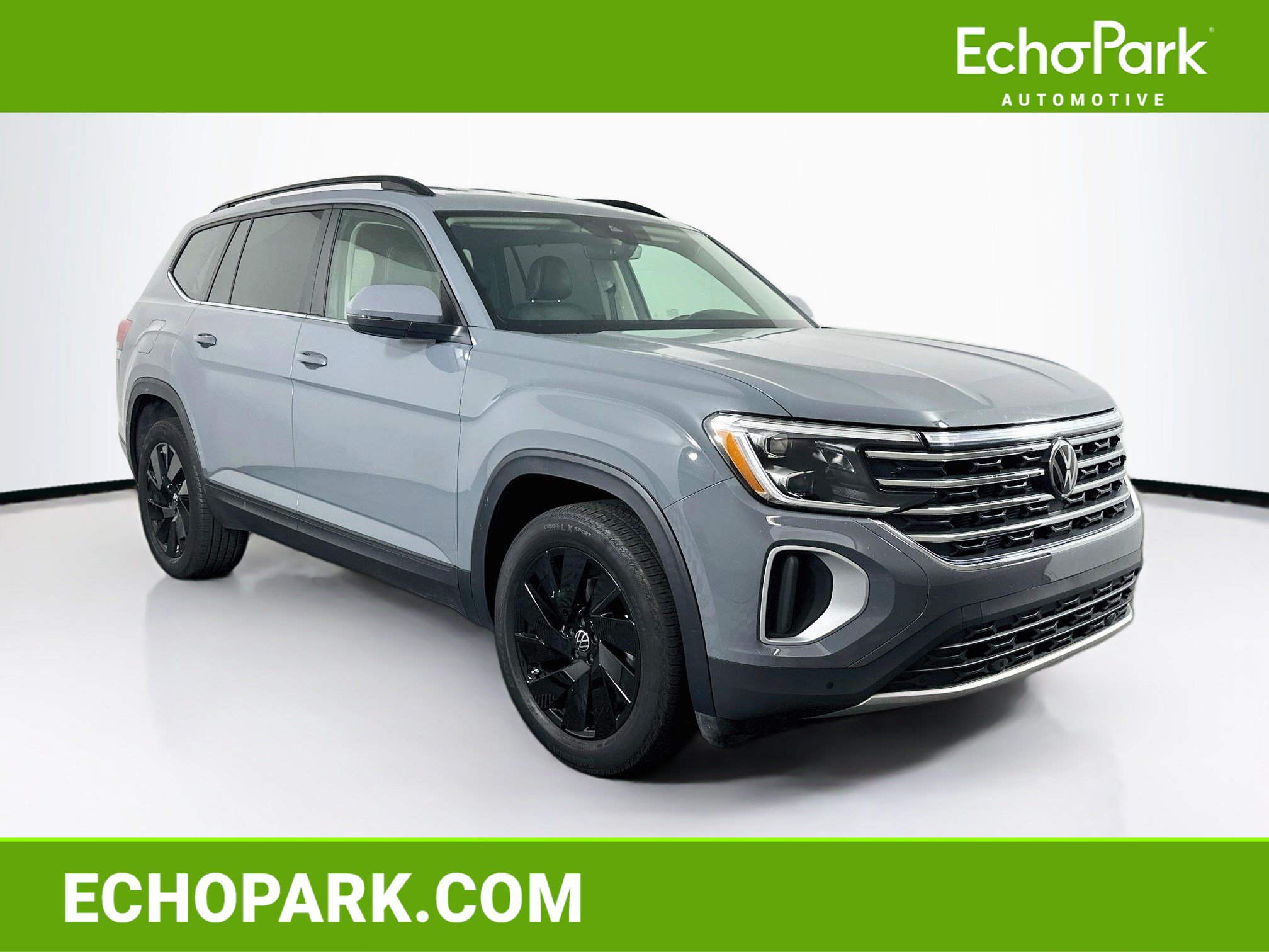 Used 2025 Volkswagen Atlas SE AWD/4WD image 1