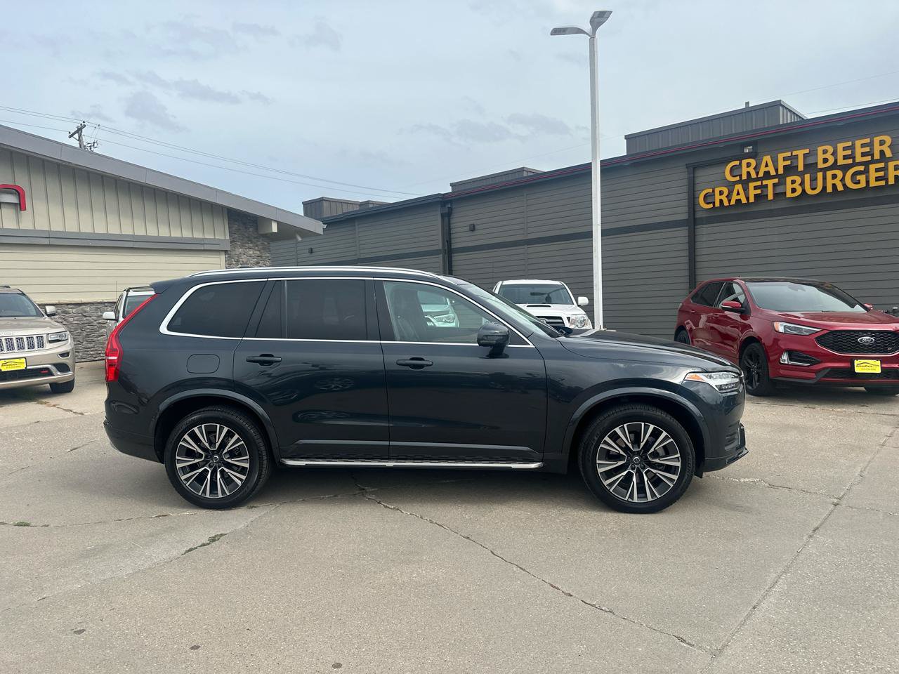 Used 2022 Volvo XC90 T6 Momentum w/ Advanced Package AWD/4WD image 2