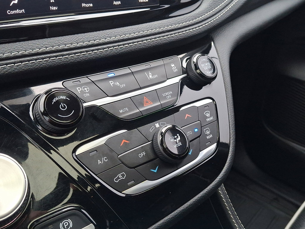 Used 2023 Chrysler Pacifica Limited w/ S Appearance Package image 29