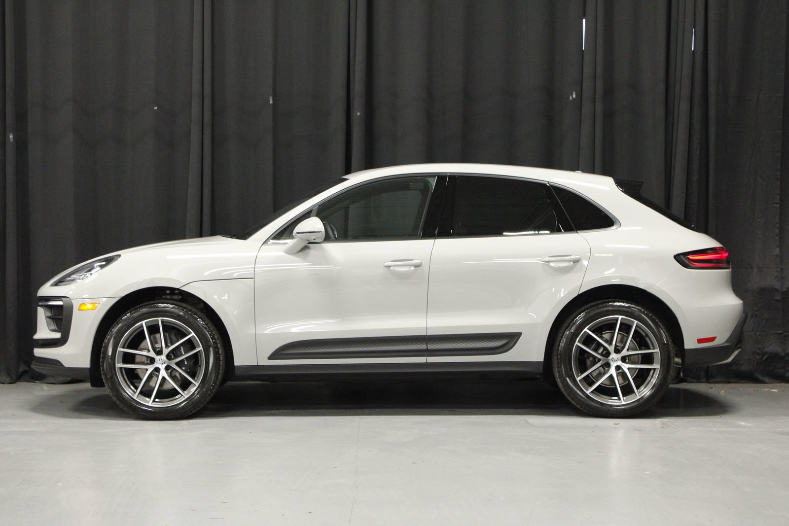 New 2026 Porsche Macan AWD/4WD image 2