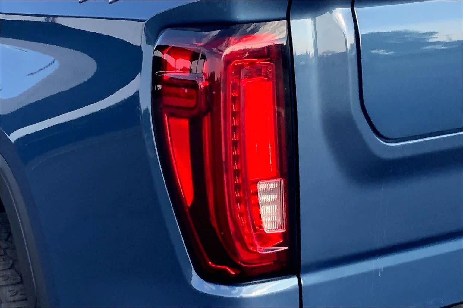 Used 2024 GMC Sierra 1500 SLT w/ SLT Convenience Package AWD/4WD image 29