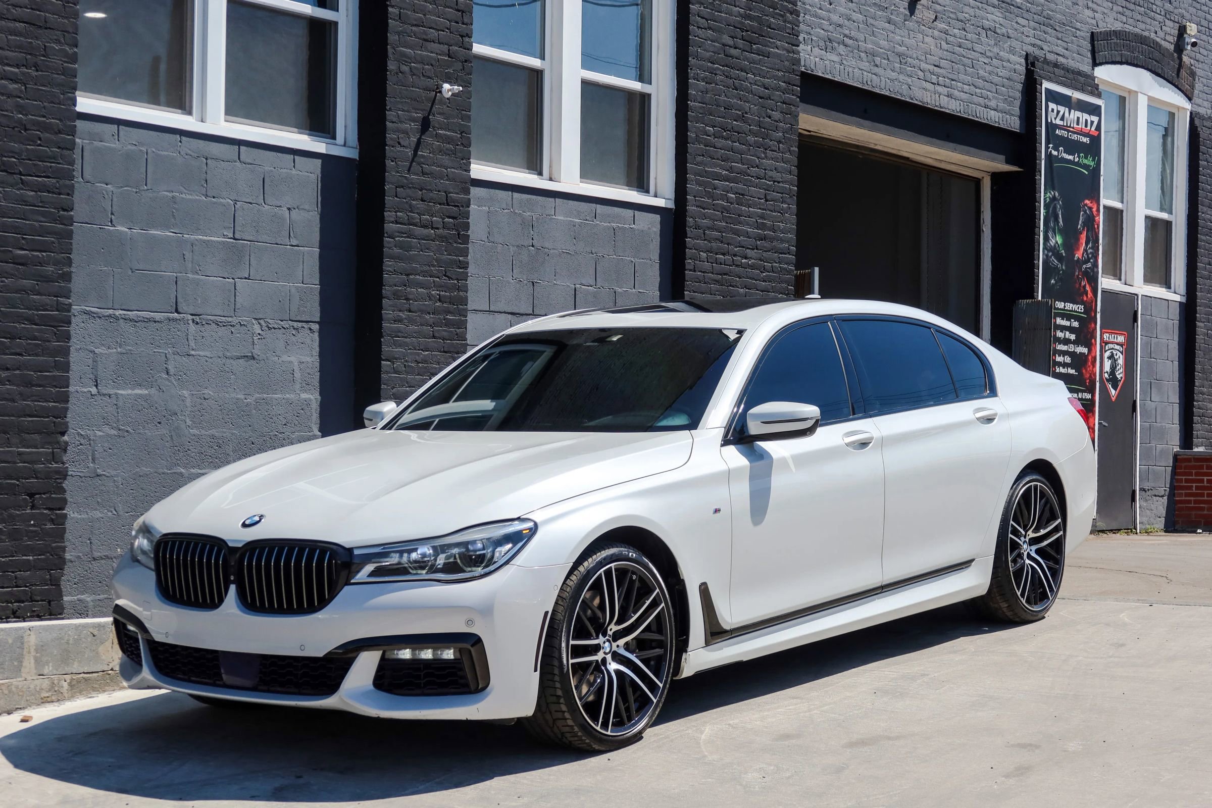Used 2016 BMW 750i xDrive AWD/4WD image 3