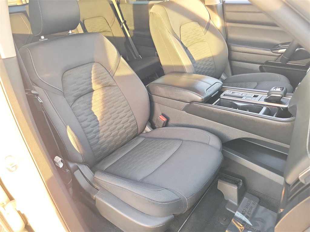 Used 2022 Nissan Pathfinder SV image 17