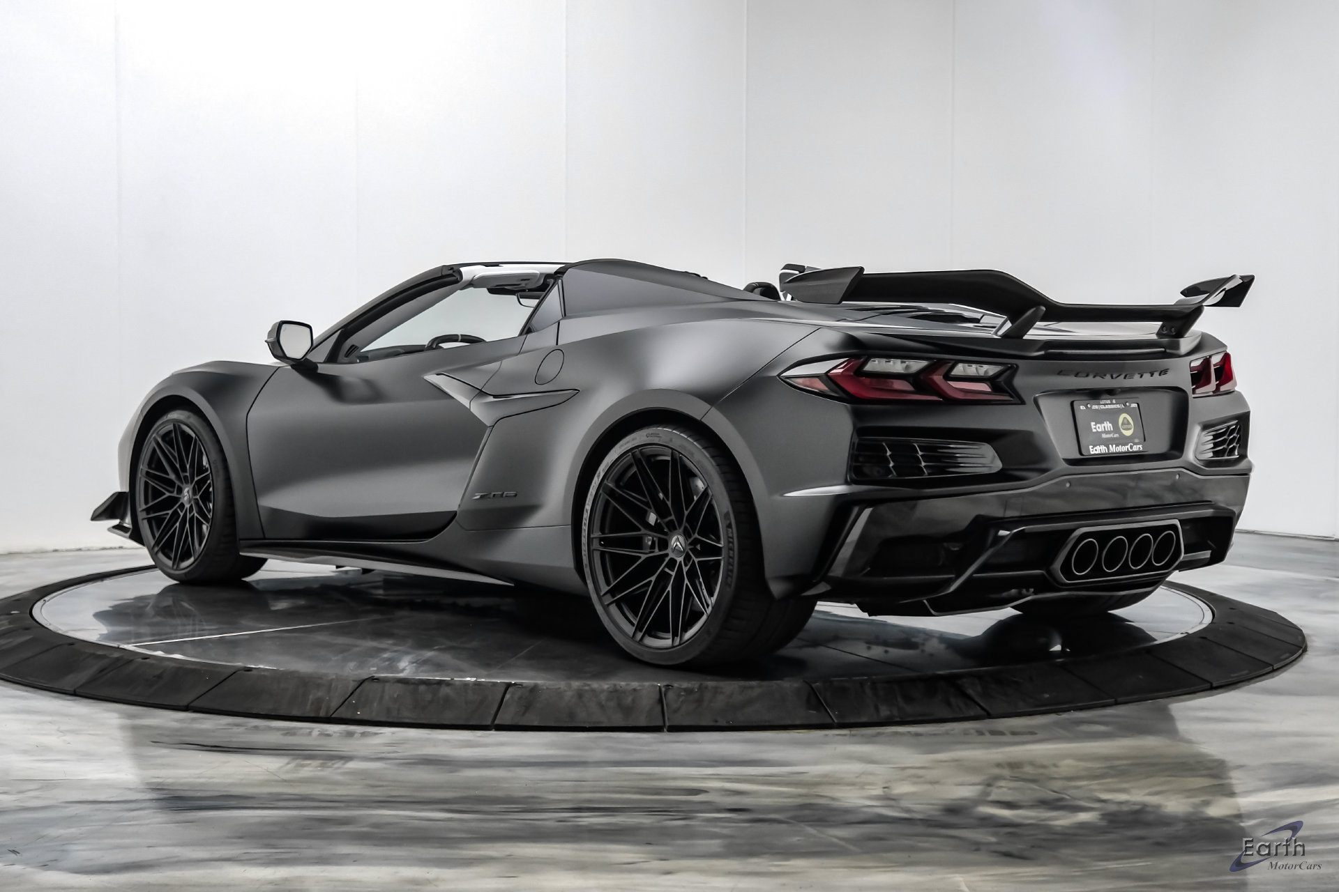 Used 2024 Chevrolet Corvette Z06 w/ Z07 Performance Package RWD image 12