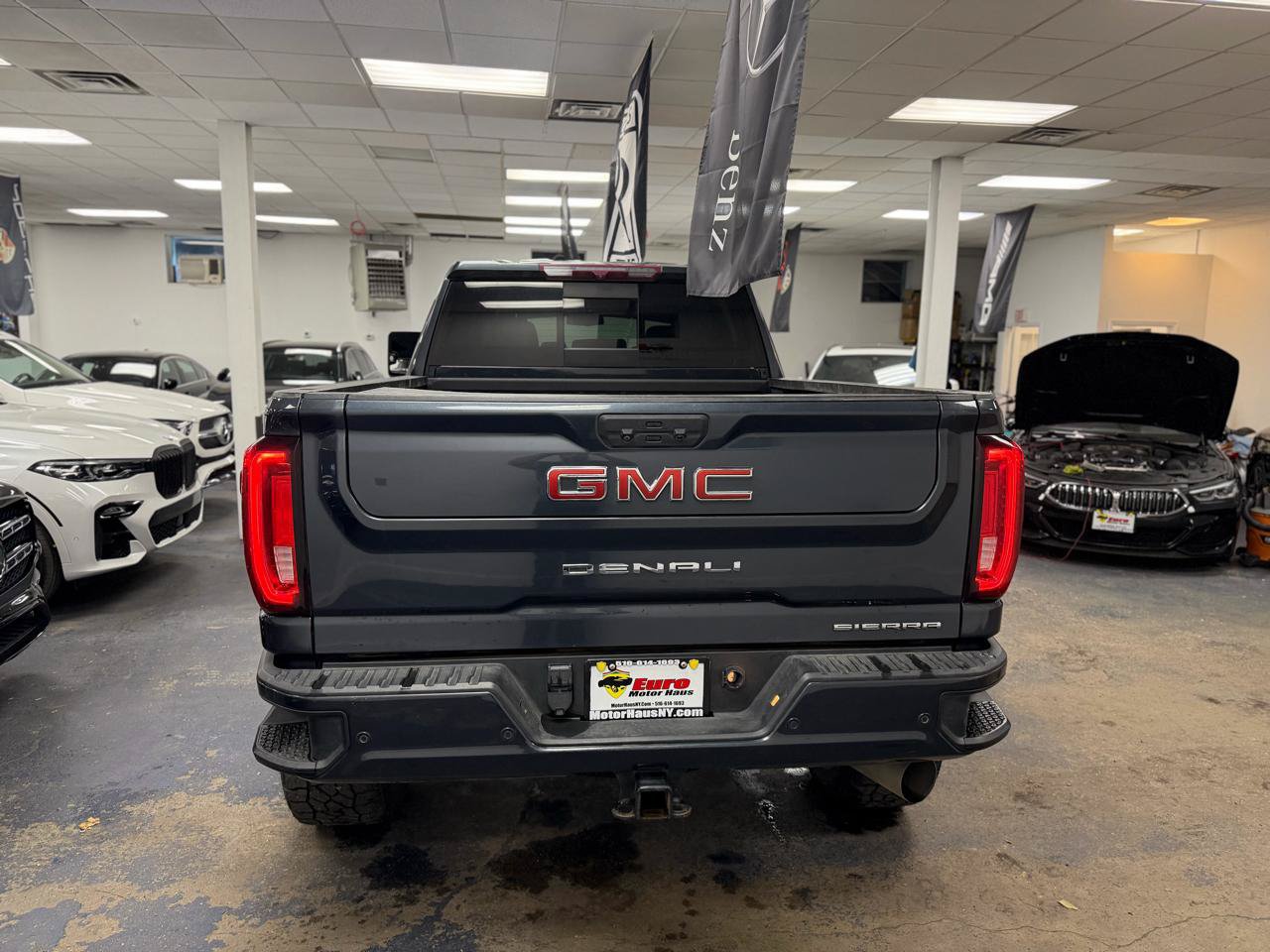 Used 2022 GMC Sierra 3500 Denali w/ Denali Ultimate Package AWD/4WD image 9