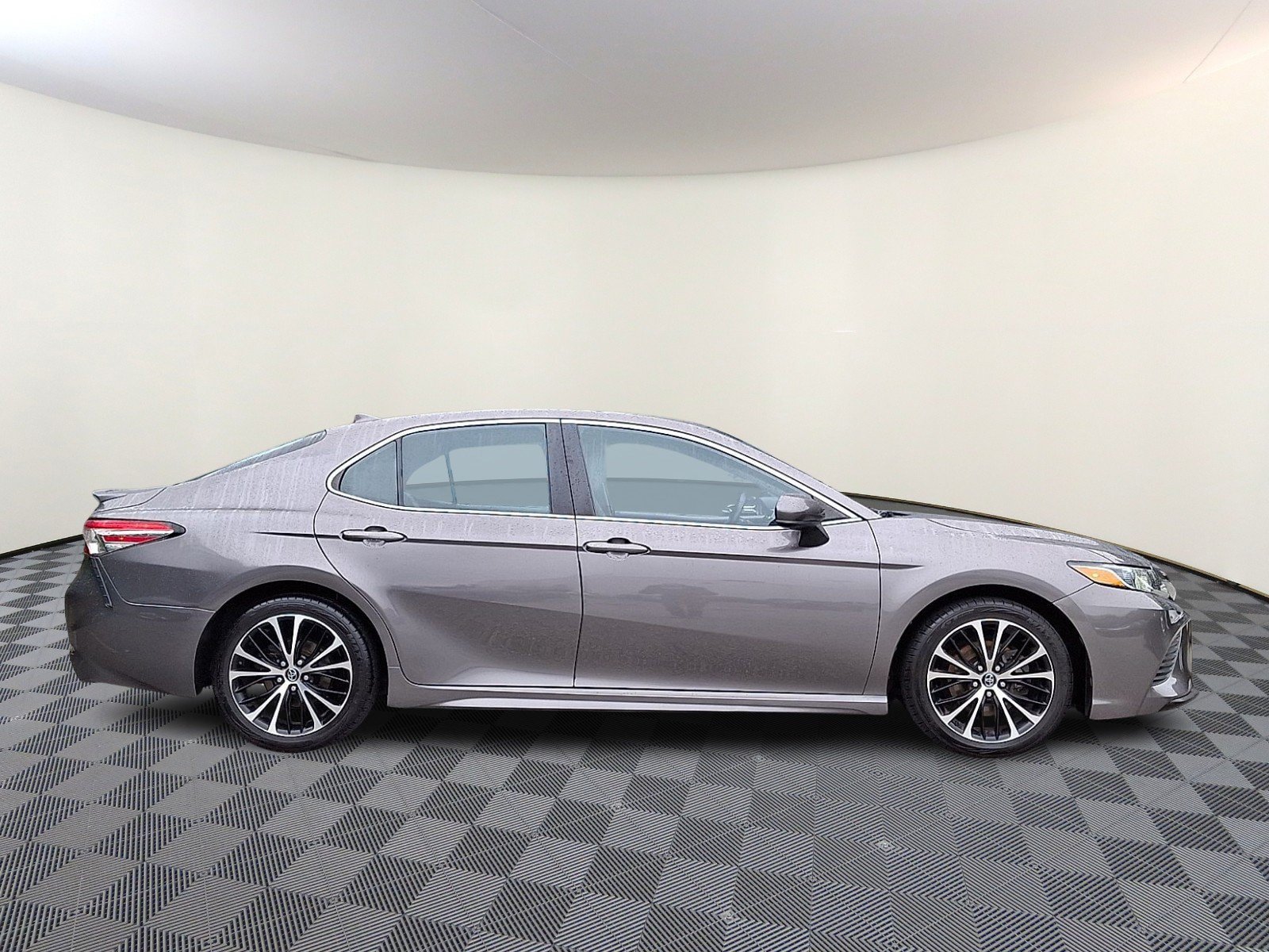 Used 2019 Toyota Camry SE FWD image 7