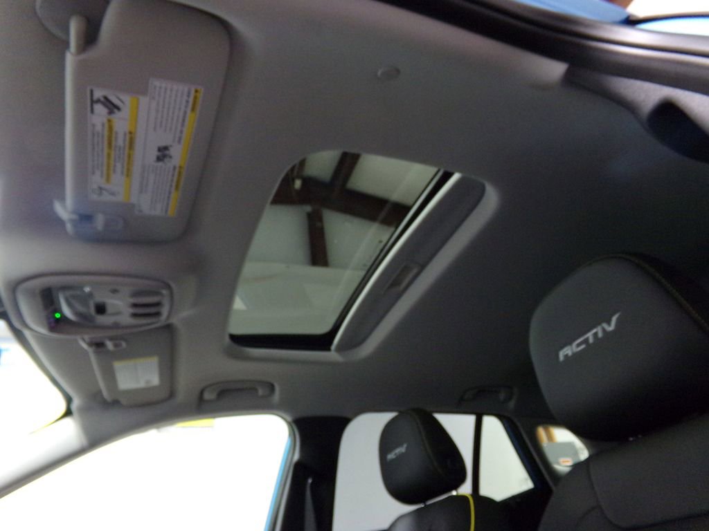 New 2025 Chevrolet Trax ACTIV w/ Sunroof Package image 16