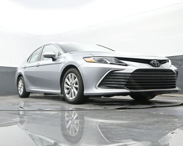 Used 2023 Toyota Camry LE FWD image 9