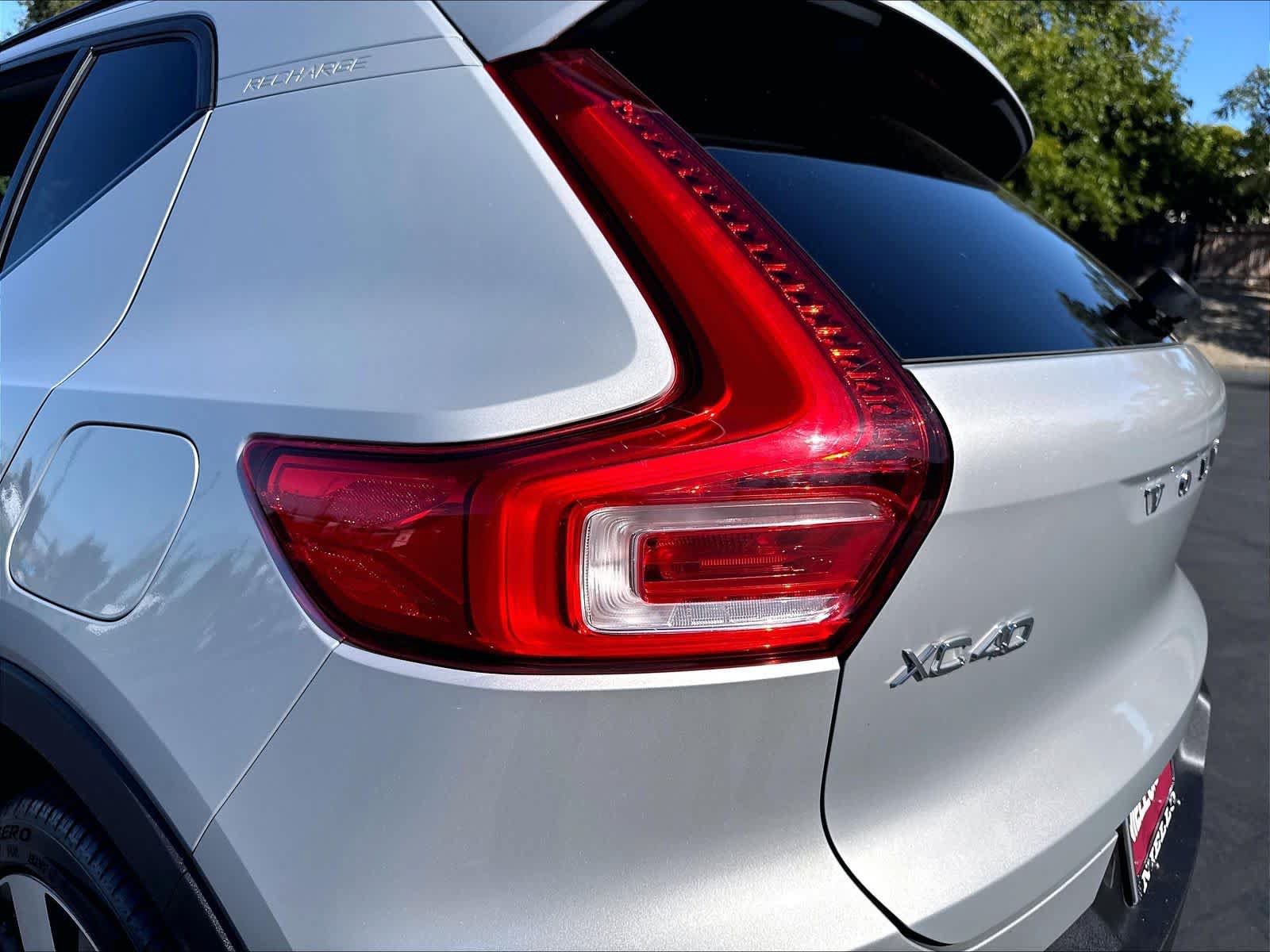 Used 2023 Volvo XC40 Recharge Ultimate AWD/4WD image 32