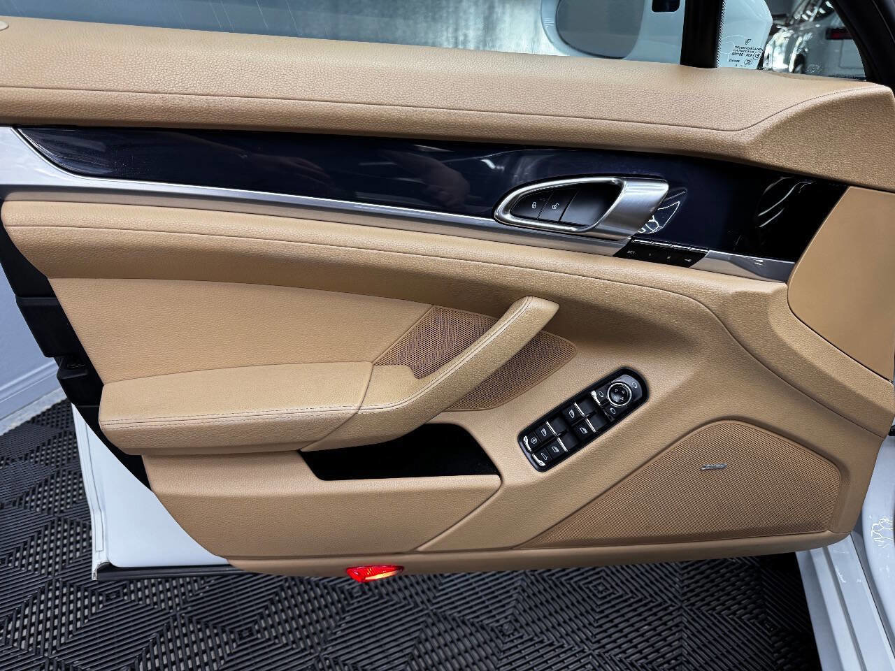Used 2015 Porsche Panamera 4 image 37