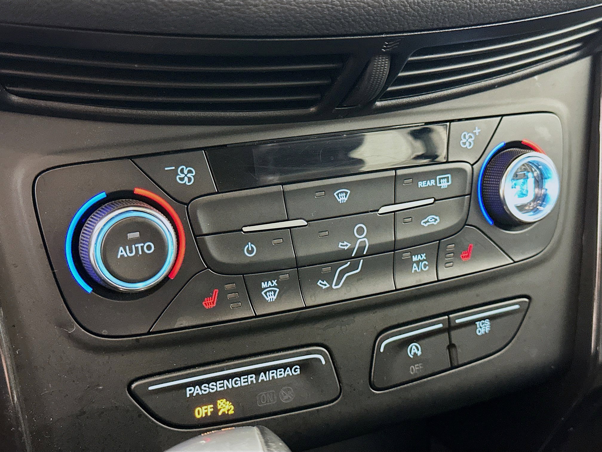 Used 2017 Ford Escape Titanium image 24