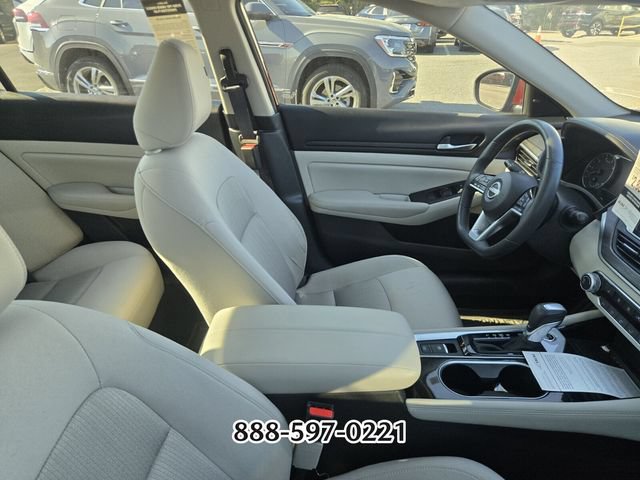 Used 2024 Nissan Altima 2.5 SV w/ SV Premium Package FWD image 9