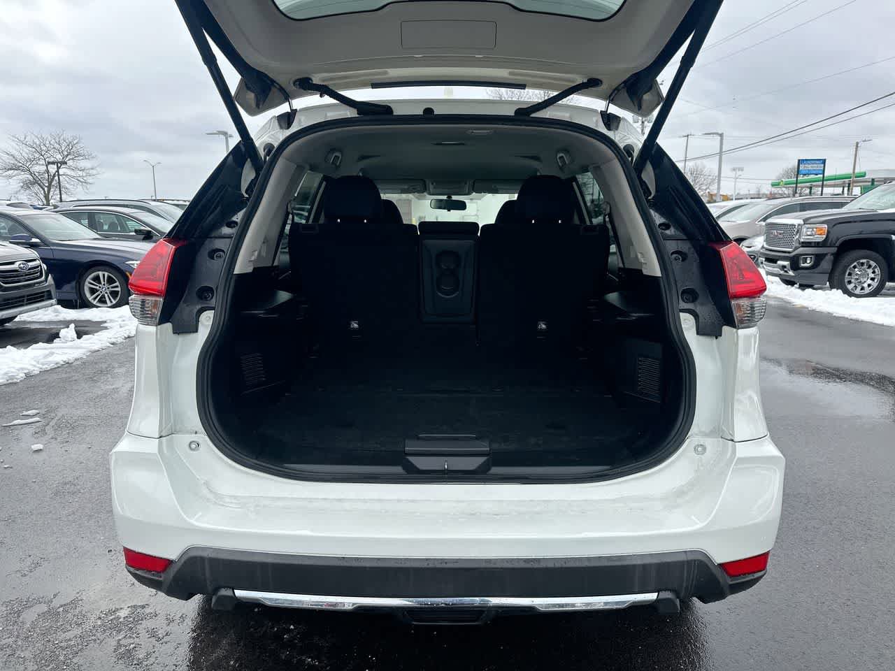 Used 2018 Nissan Rogue SV image 35