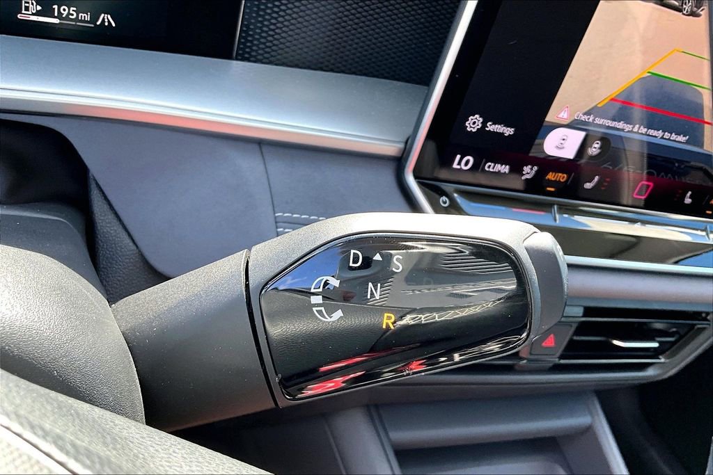 Certified 2025 Volkswagen Tiguan SE image 29