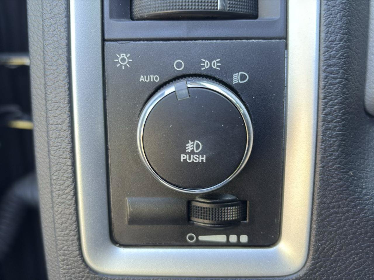 Used 2012 RAM 5500 SLT RWD image 18