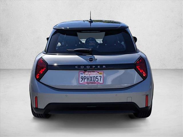 Used 2025 MINI Cooper 2-Door Hardtop image 7