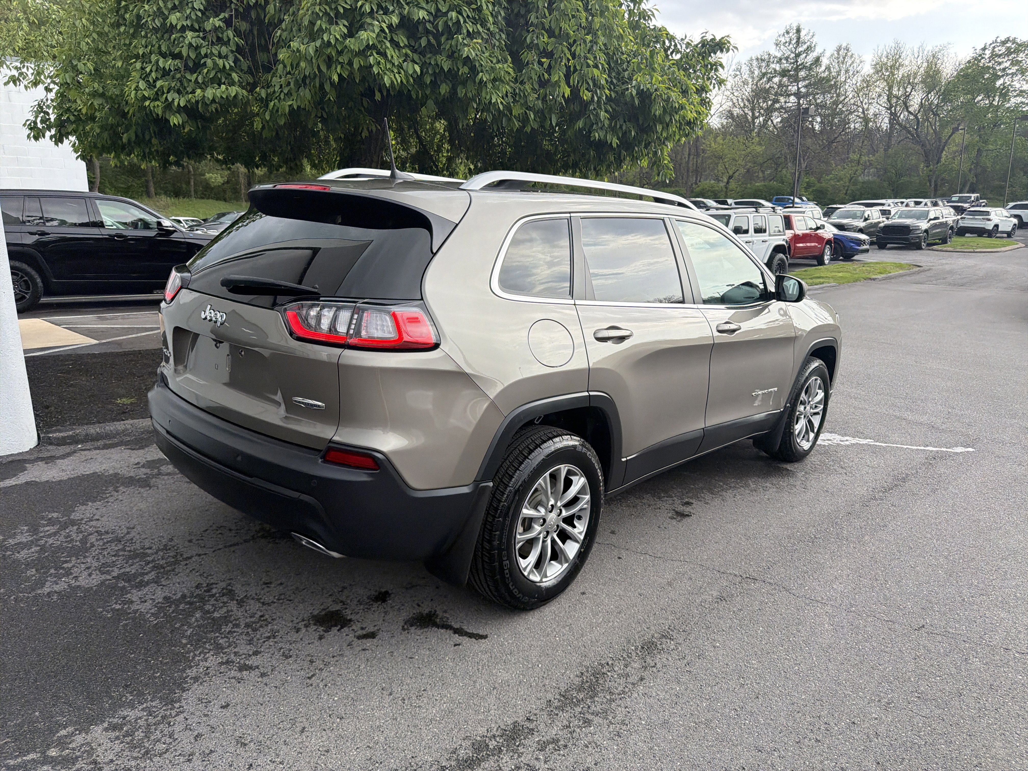 Used 2019 Jeep Cherokee Latitude Plus w/ Comfort/Convenience Group AWD/4WD video 4