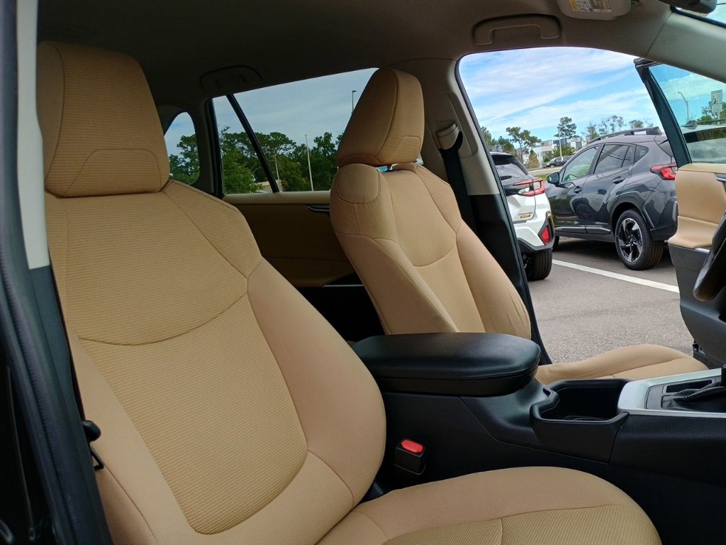 Used 2022 Toyota RAV4 LE image 23