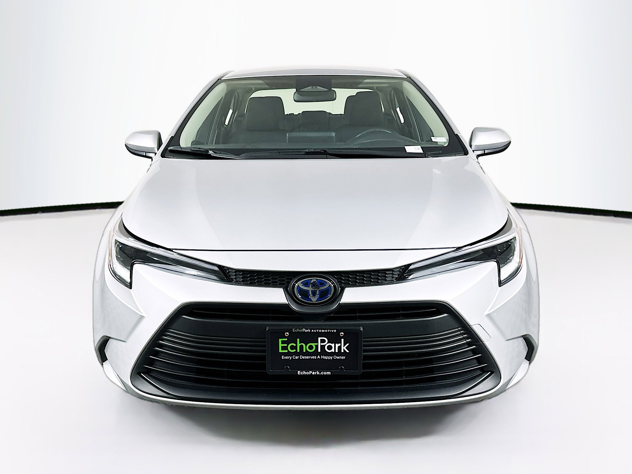 Used 2025 Toyota Corolla LE FWD image 2
