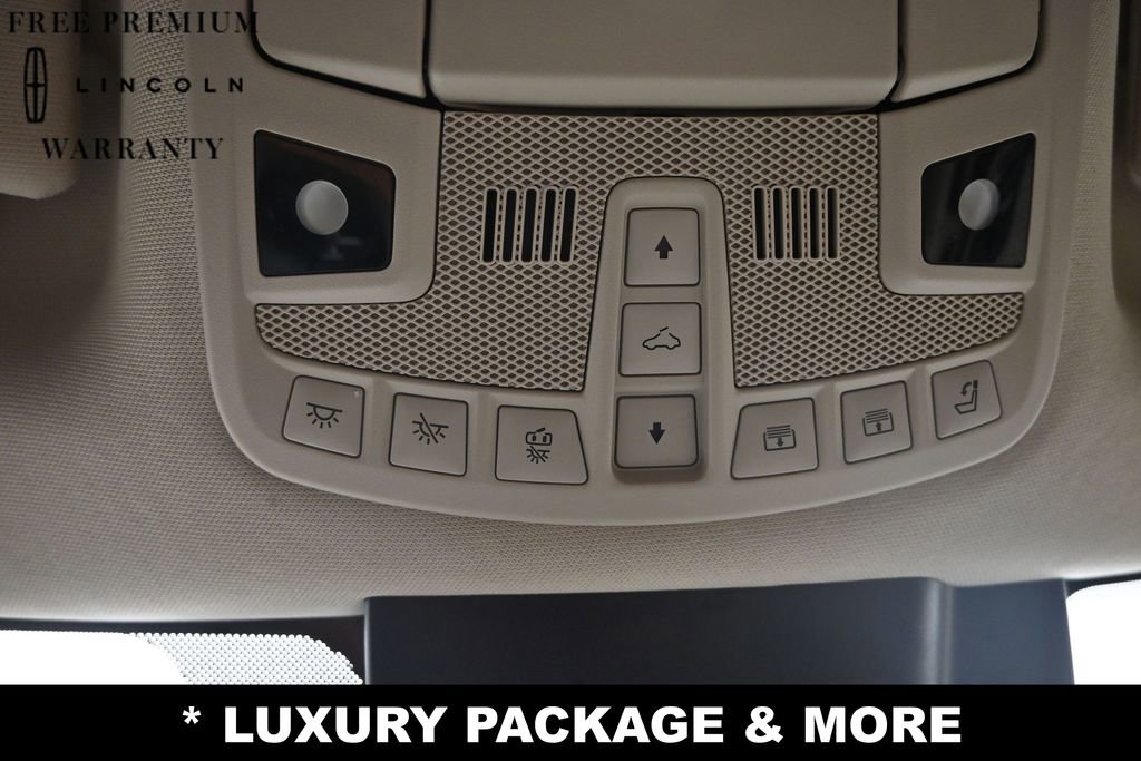 Used 2021 Lincoln Navigator Reserve w/ Luxury Package RWD image 20