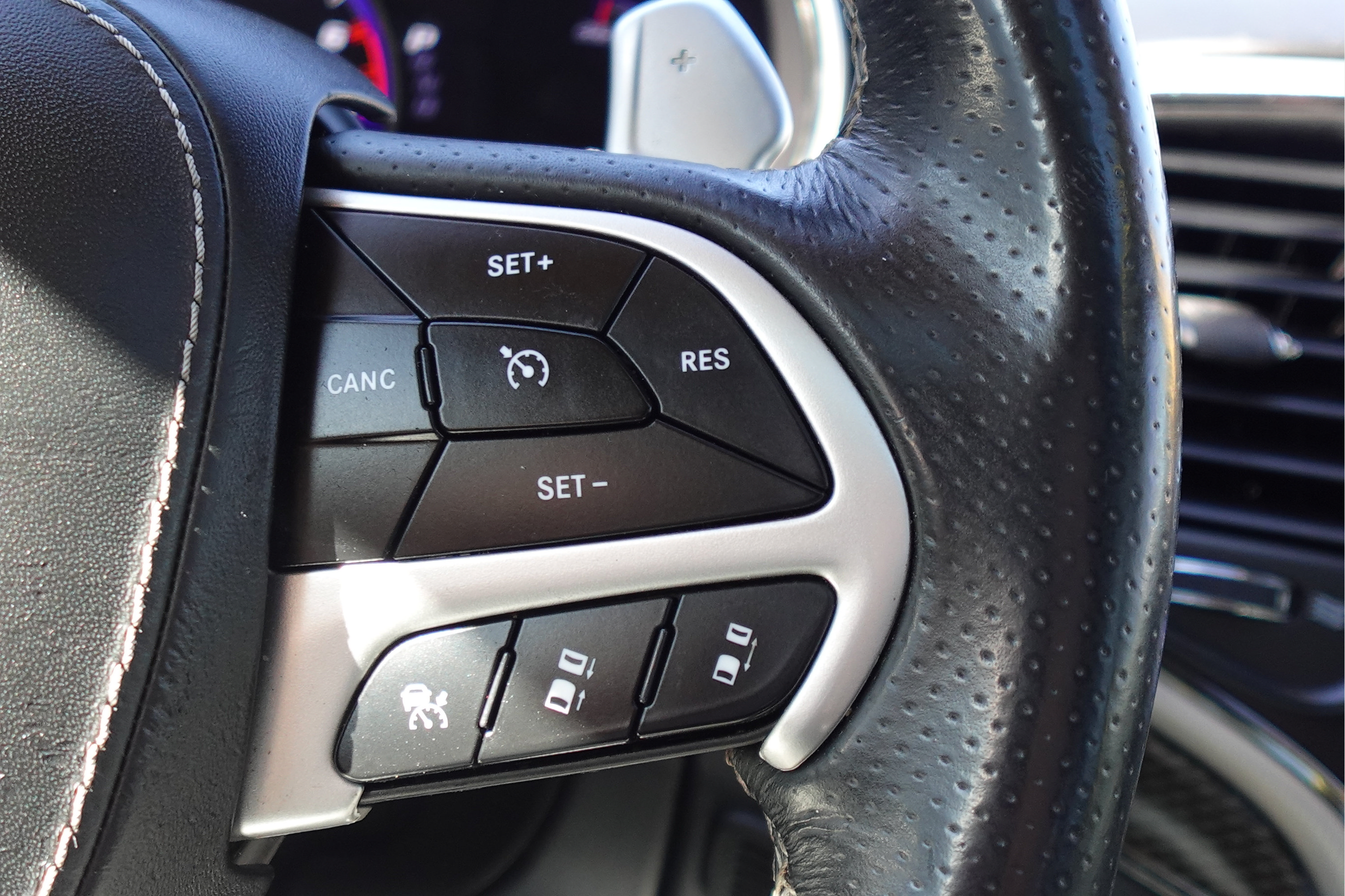 Used 2018 Jeep Grand Cherokee Trackhawk AWD/4WD image 31