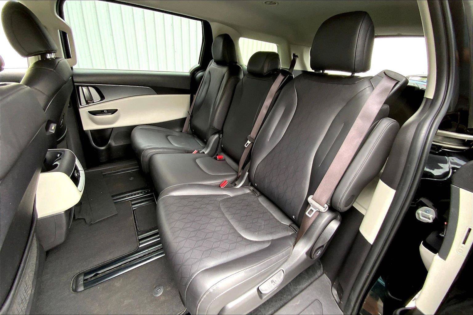 Used 2024 Kia Carnival LX FWD image 20