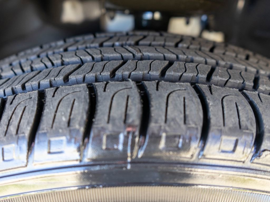 Used 2018 Jeep Cherokee Limited w/ Luxury Group image 30