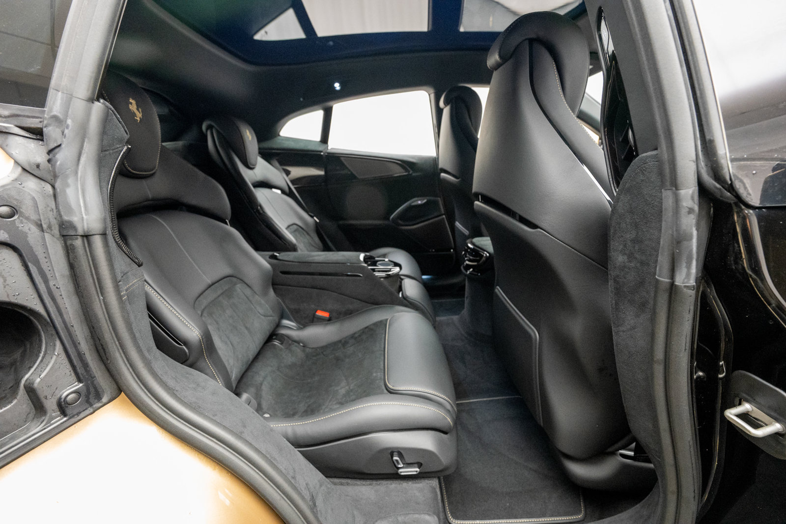Used 2025 Ferrari Purosangue AWD/4WD image 18