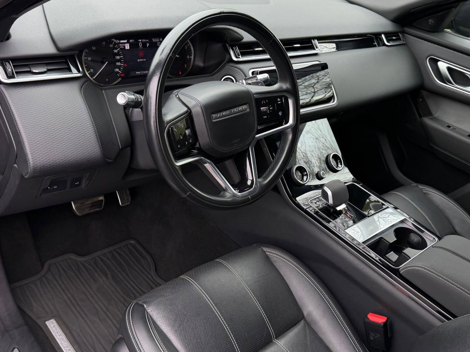 Used 2022 Land Rover Range Rover Velar R-Dynamic S image 4