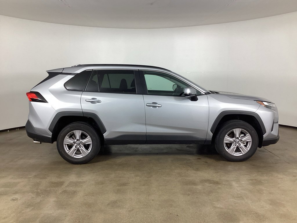 Used 2025 Toyota RAV4 XLE AWD/4WD image 4