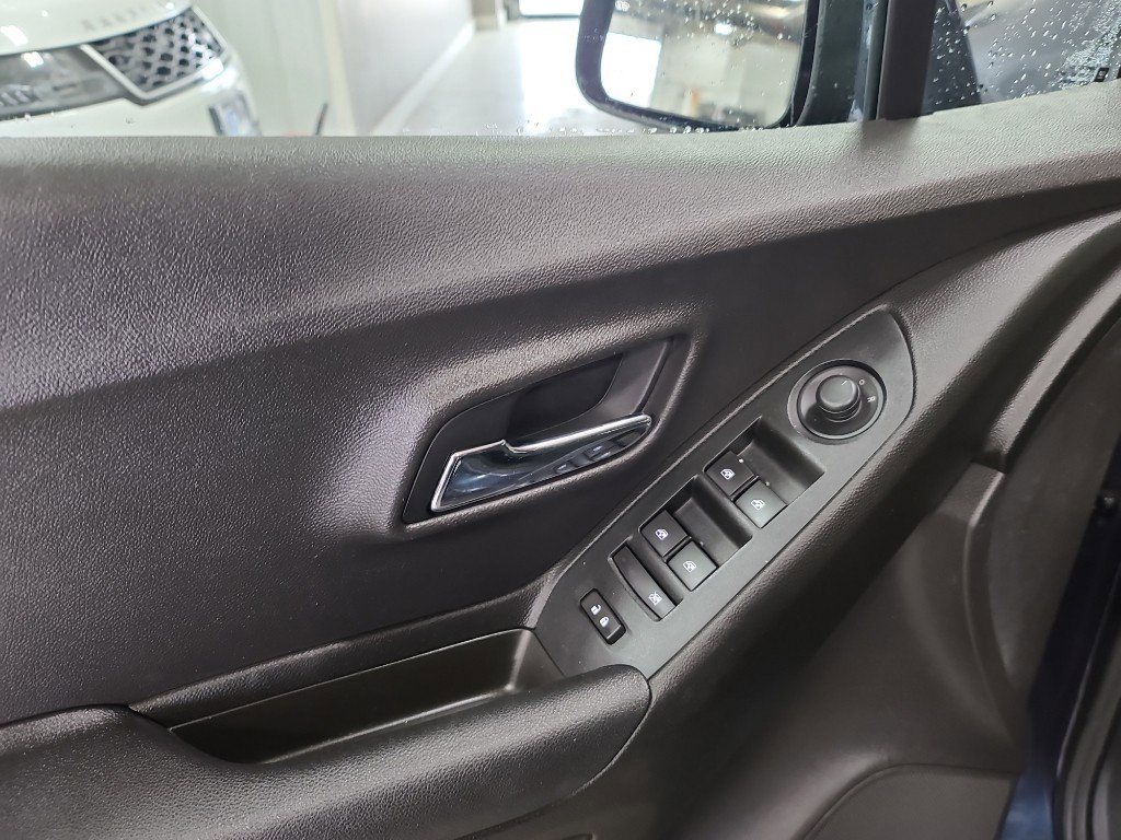 Used 2018 Chevrolet Trax LS image 9