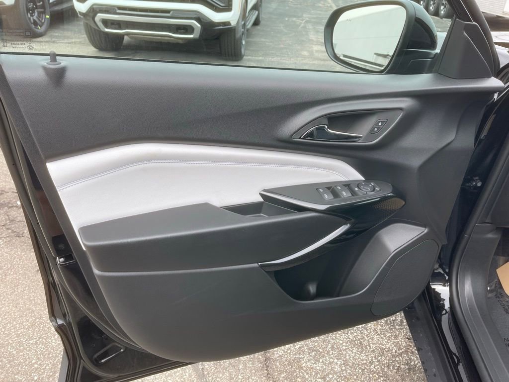 New 2026 Chevrolet Trax LT image 9