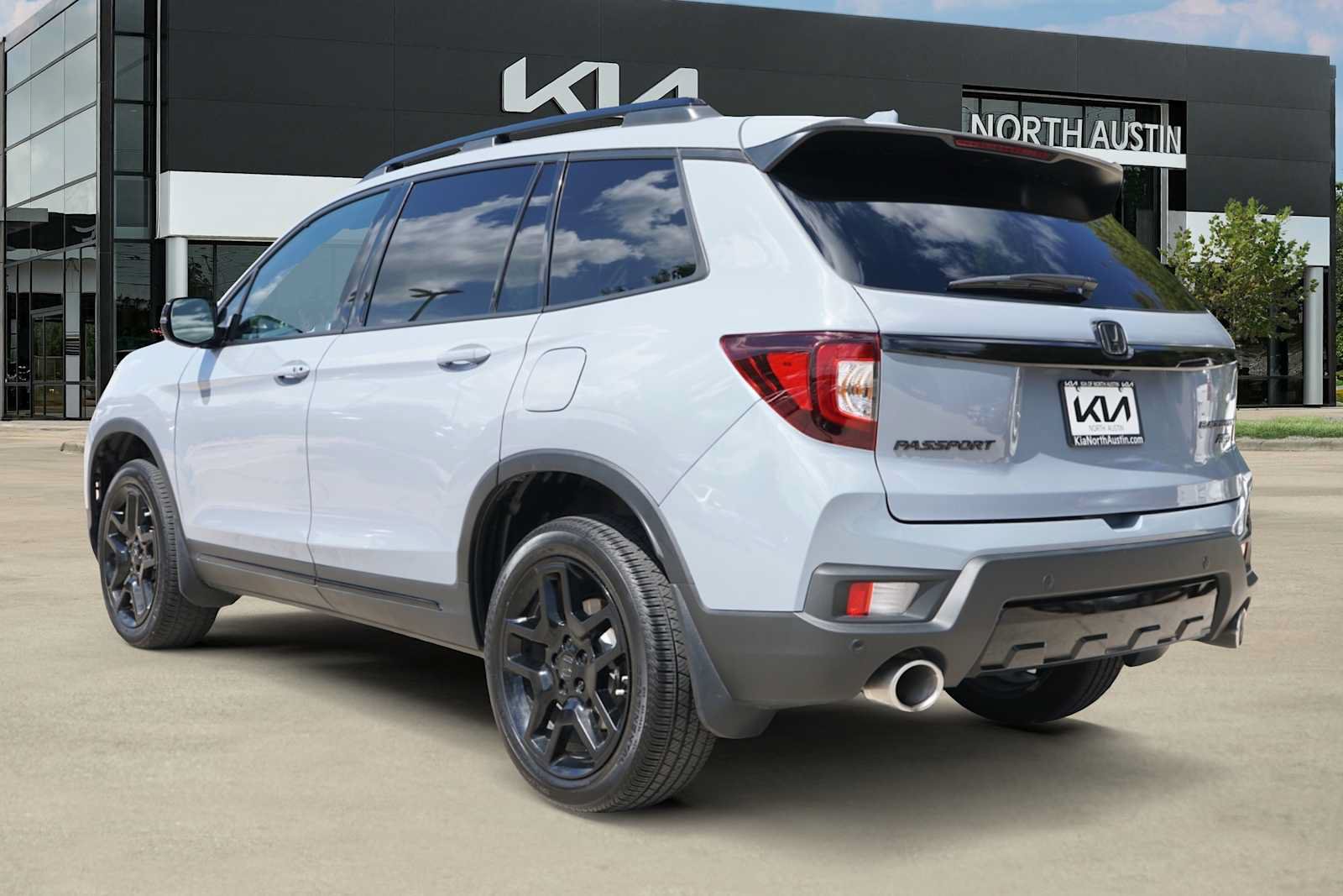 Used 2024 Honda Passport Black Edition image 4