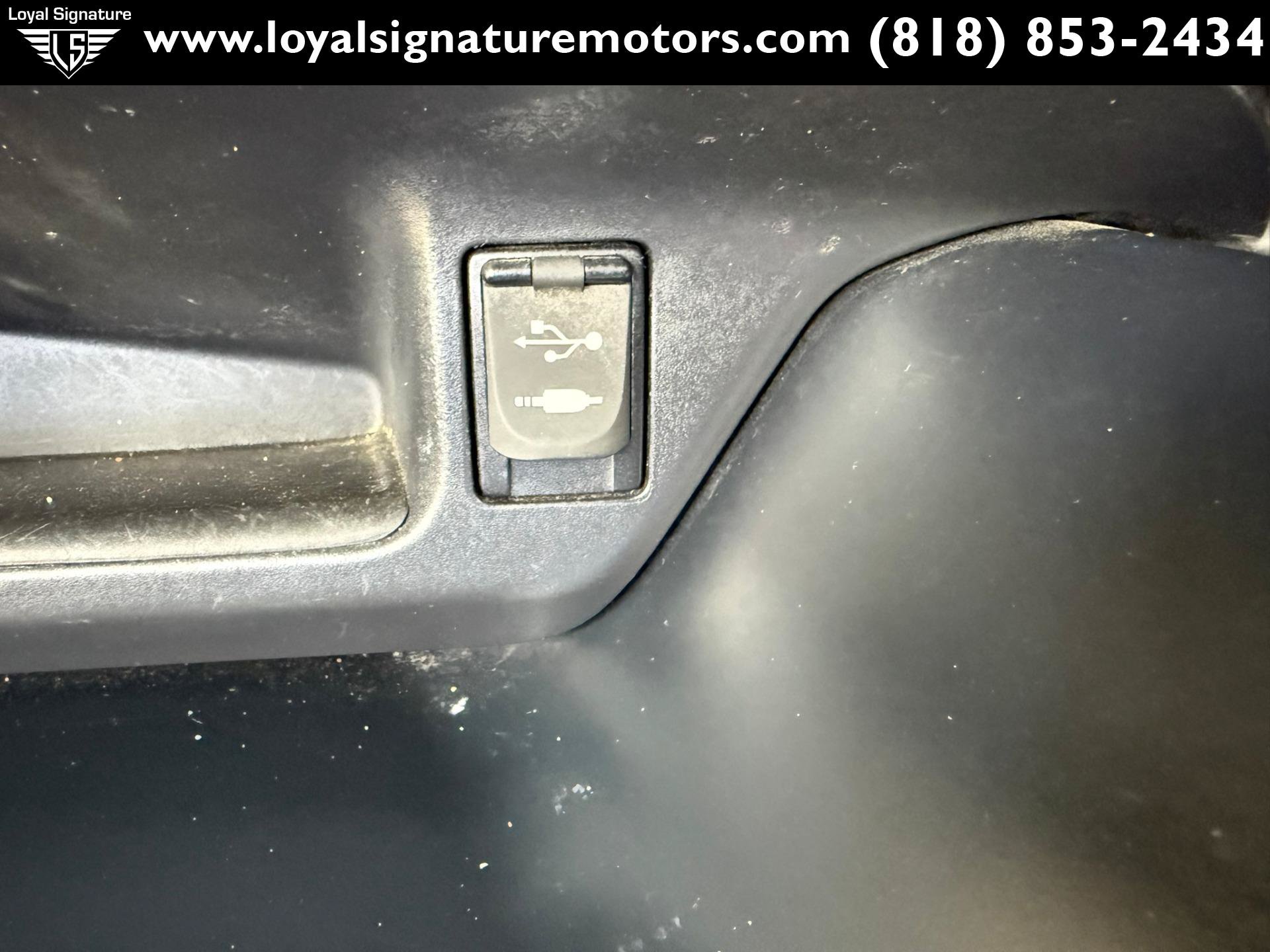 Used 2018 Toyota C-HR XLE FWD image 25