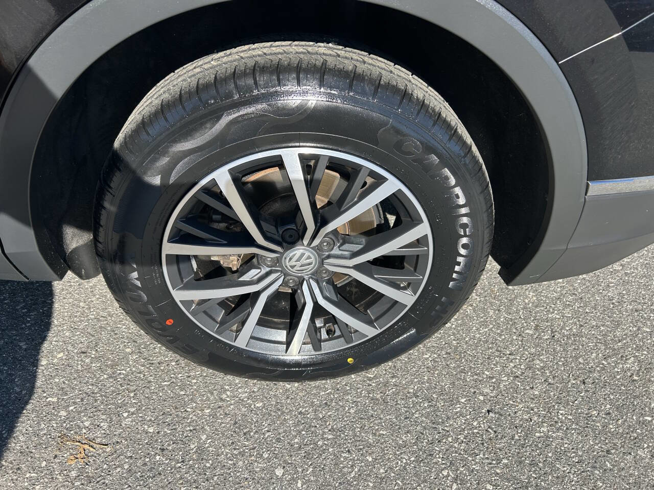 Used 2020 Volkswagen Tiguan SE w/ Panoramic Sunroof Package image 12