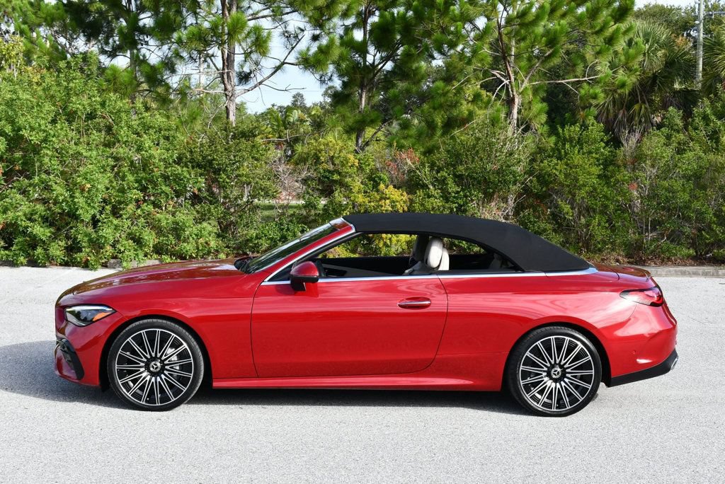 Used 2024 Mercedes-Benz CLE 300 4MATIC Cabriolet image 34