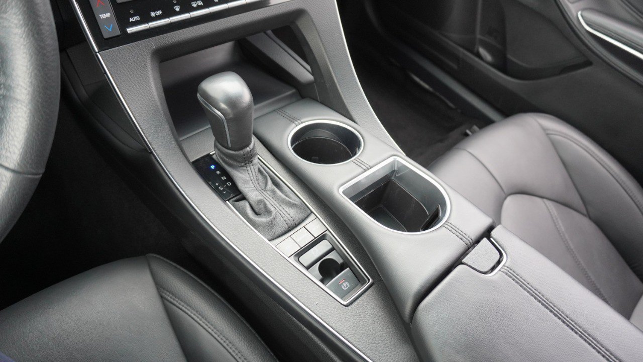 Used 2022 Toyota Avalon XLE FWD image 19