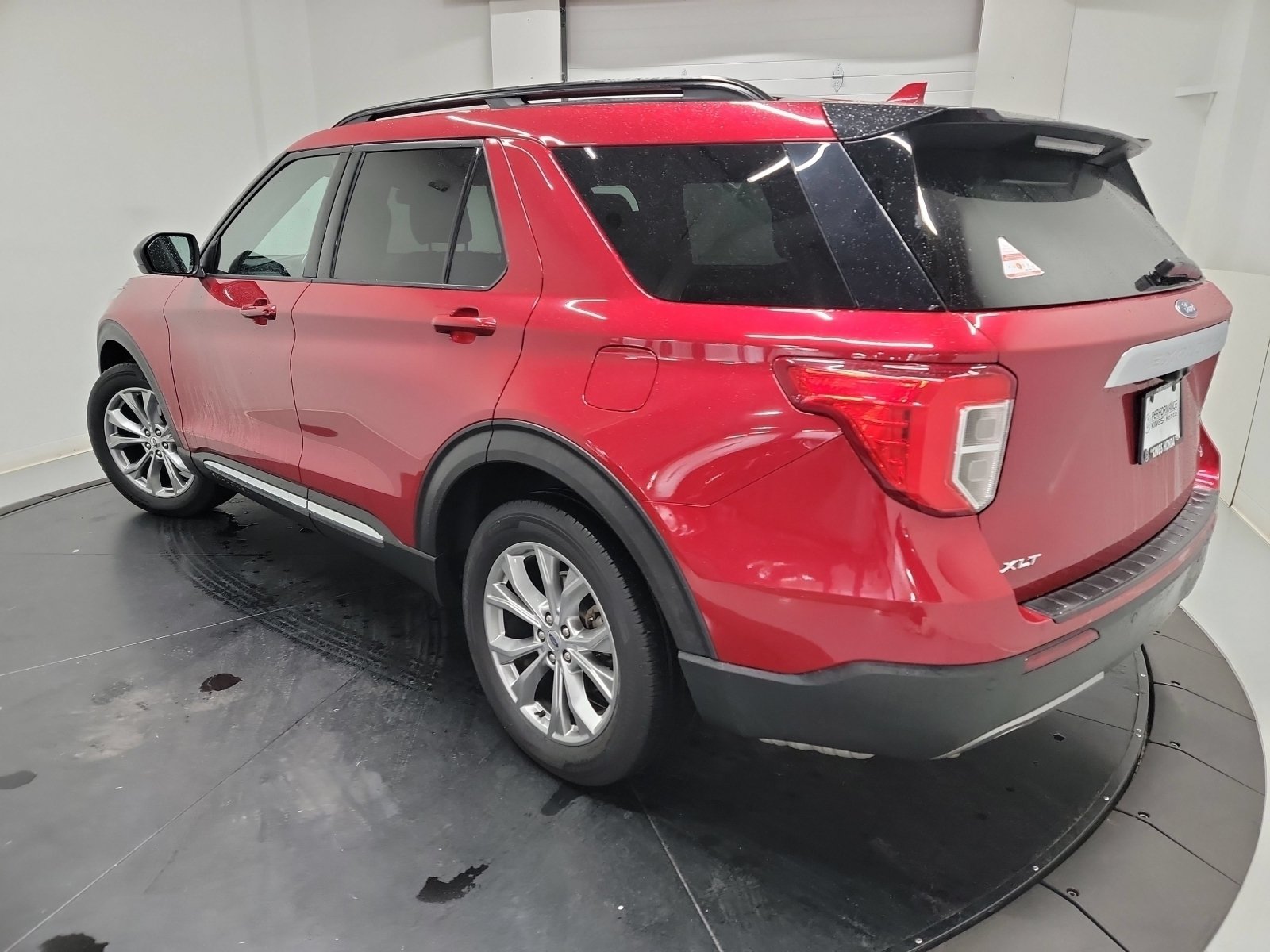 Used 2020 Ford Explorer XLT w/ Equipment Group 202A AWD/4WD image 6