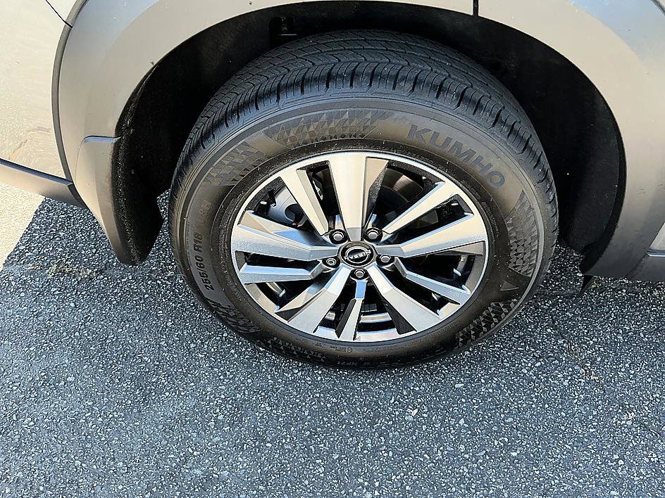 Certified 2025 Nissan Pathfinder SL image 9