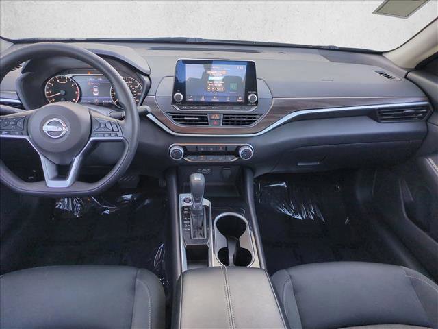 Used 2024 Nissan Altima 2.5 SV image 17