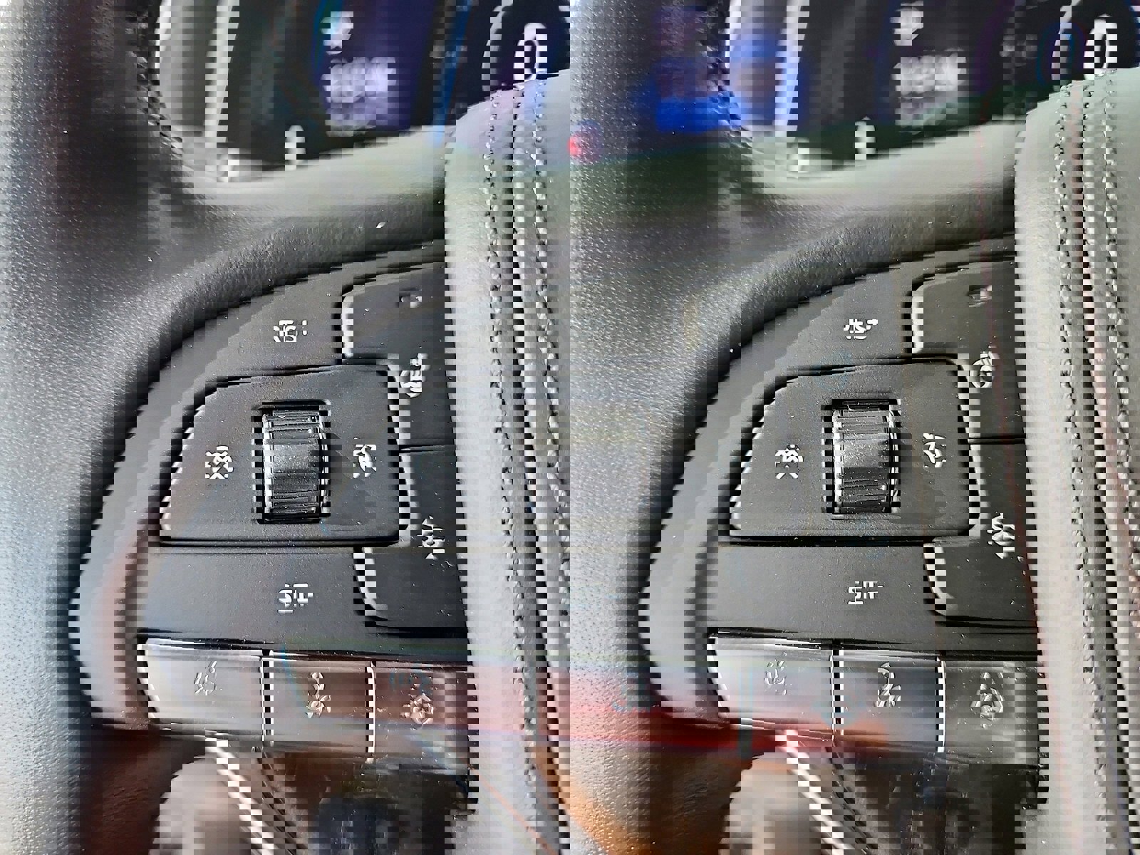 Certified 2024 Cadillac Escalade Premium Luxury Platinum w/ Heavy-Duty Trailer Package image 21