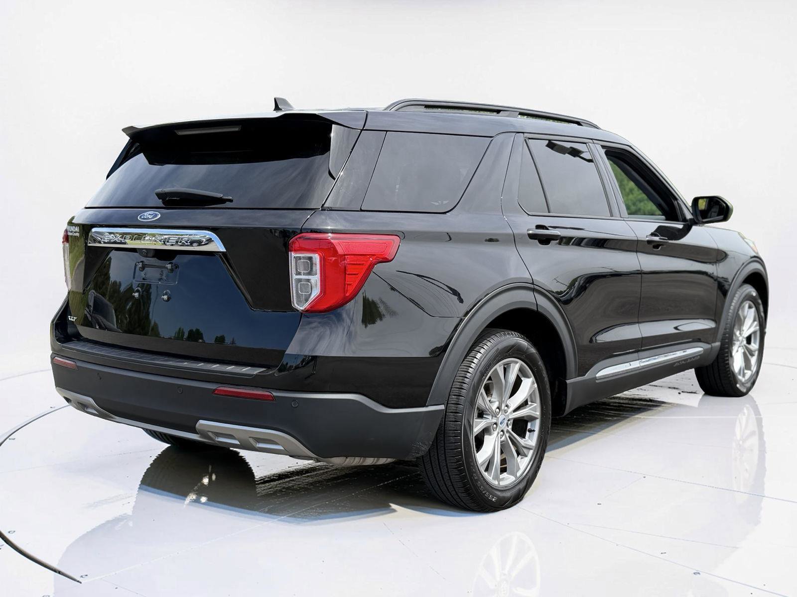 Used 2023 Ford Explorer XLT w/ Equipment Group 202A image 2