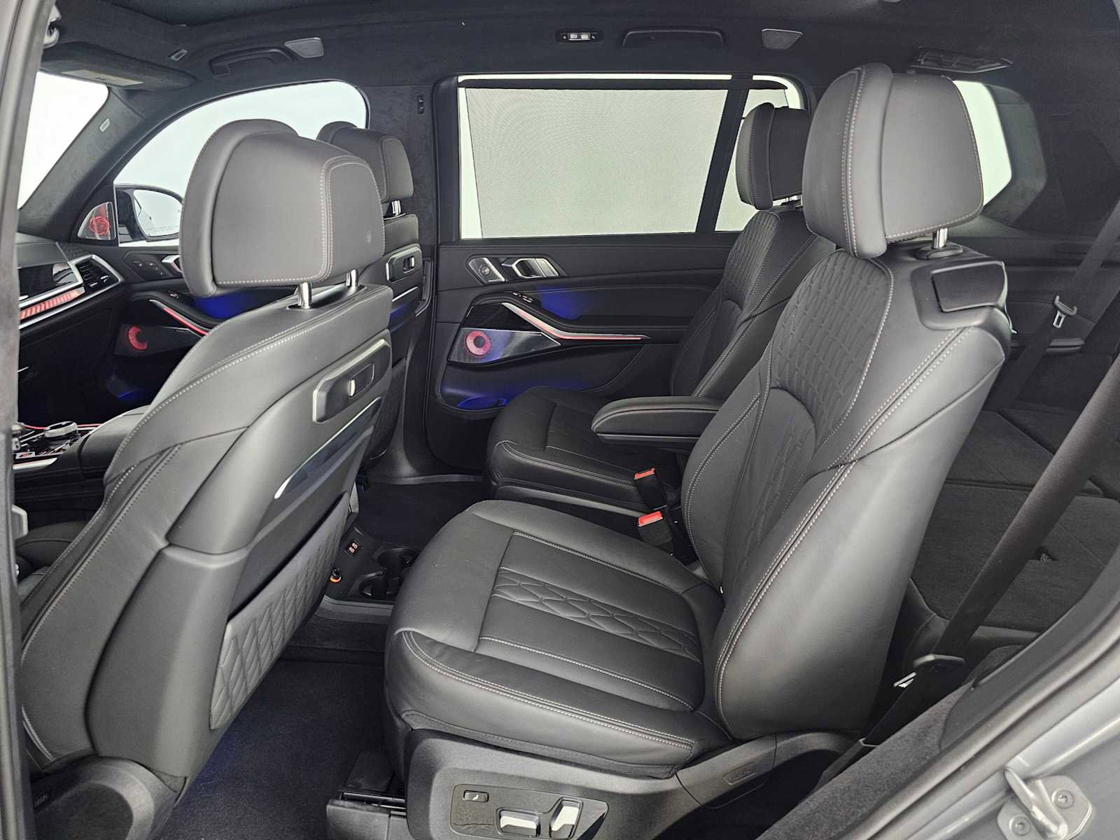 Used 2024 BMW X7 M60i w/ Executive Package image 19