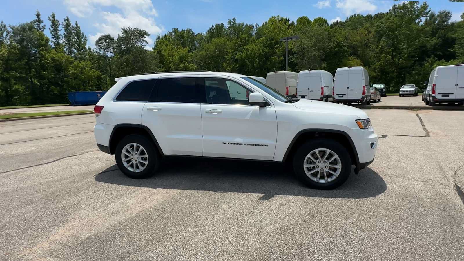 Used 2022 Jeep Grand Cherokee Laredo E w/ Security & Convenience Group AWD/4WD image 9