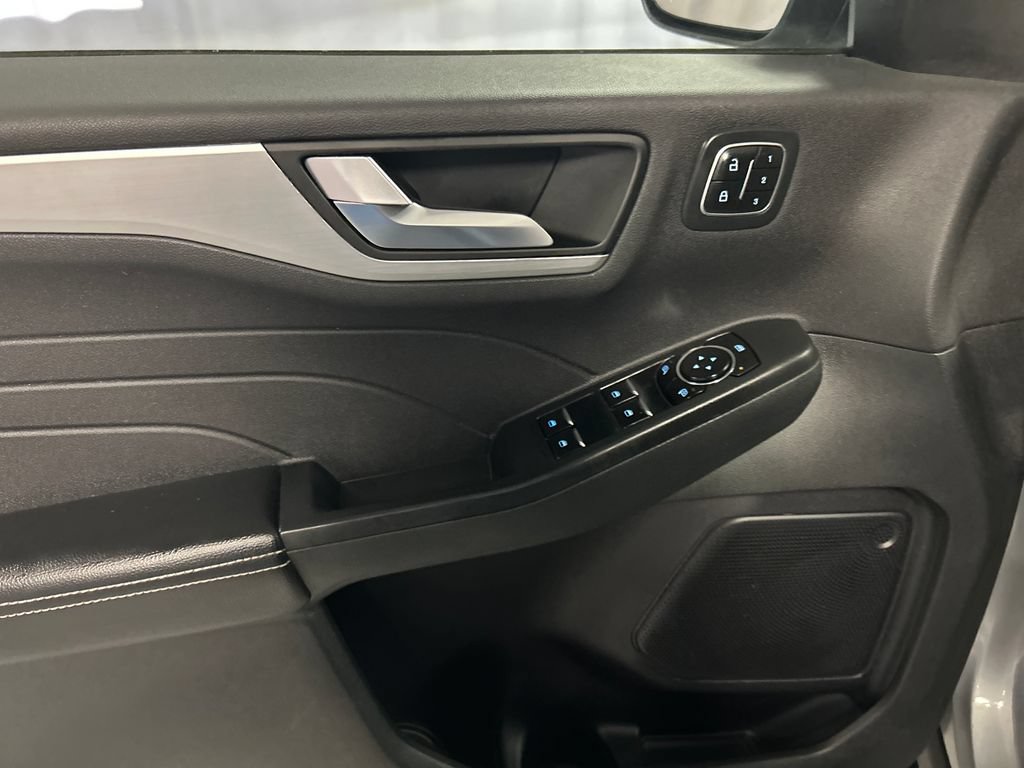 Used 2023 Ford Escape Platinum AWD/4WD image 14