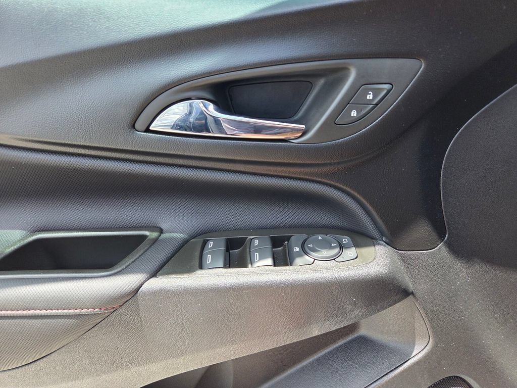 Used 2023 Chevrolet Equinox RS FWD image 22